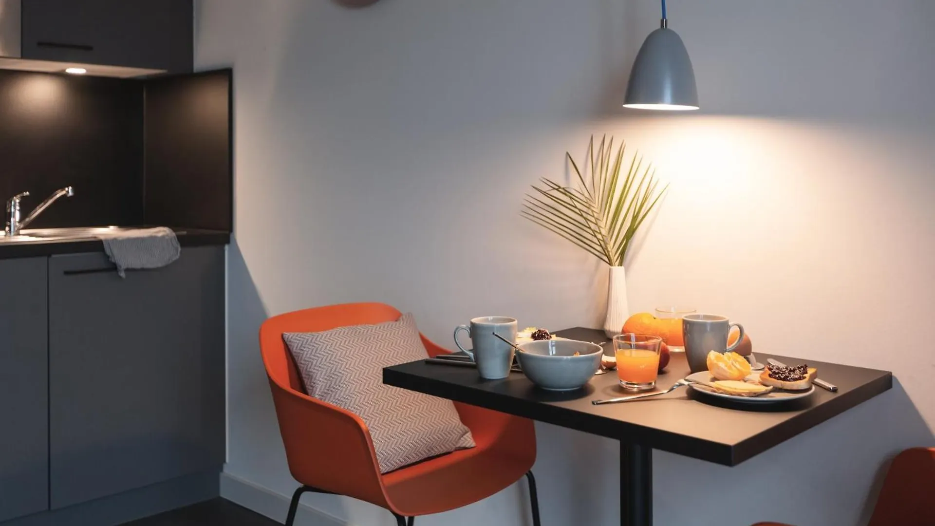 Candlewood Suites Berlin Charlottenburg By Ihg Hotel
